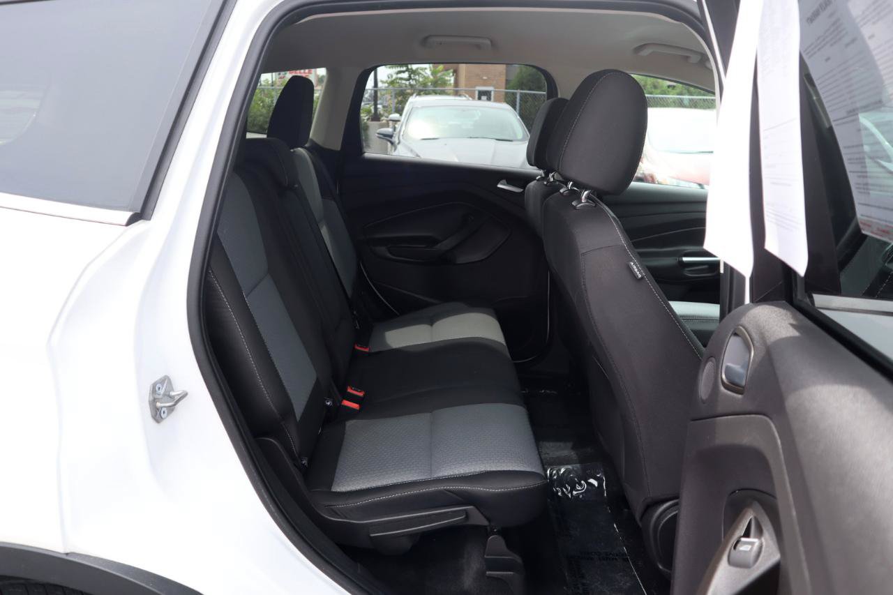 Used 2017 Ford Escape SE w/ Equipment Group 201A AWD/4WD image 12