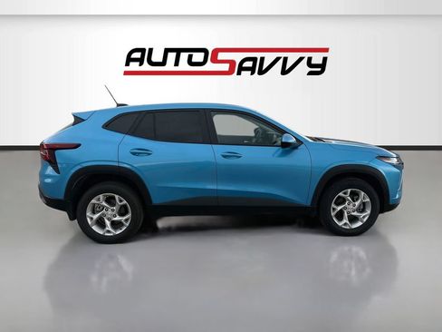Used 2025 Chevrolet Trax LS w/ LS Convenience Package FWD image 8