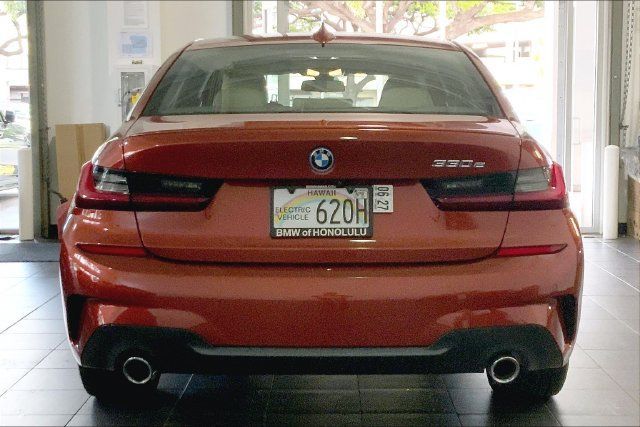 Used 2022 BMW 330e w/ M Sport Package RWD image 4
