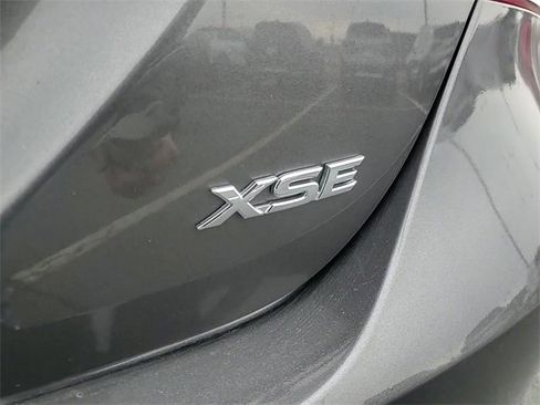 Used 2018 Toyota Camry XSE image 5