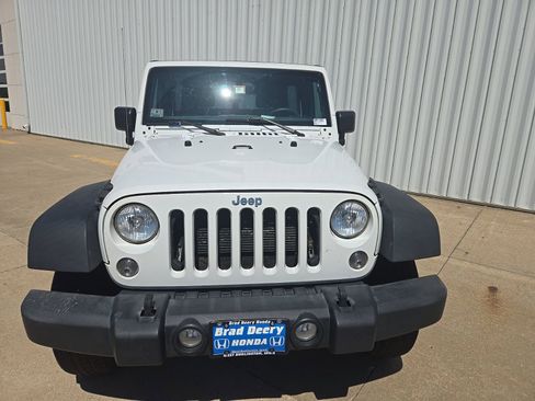 Used 2017 Jeep Wrangler Unlimited Sport AWD/4WD image 3