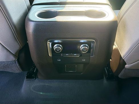 Used 2024 GMC Yukon SLT image 22