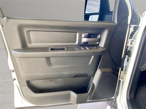 Used 2024 RAM 2500 Tradesman w/ Chrome Appearance Group image 12