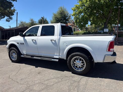 Used 2018 RAM 1500 Laramie w/ Convenience Group AWD/4WD image 12