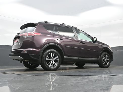 Used 2016 Toyota RAV4 XLE AWD/4WD image 32