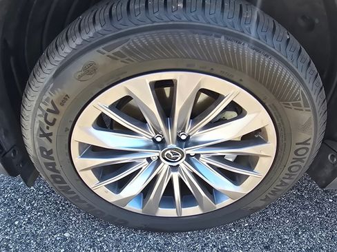 Used 2025 MAZDA CX-90 Plug-In Hybrid w/ Preferred AWD/4WD image 9