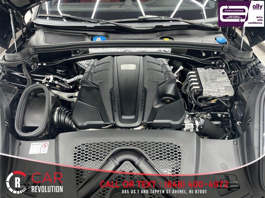 Used 2024 Porsche Macan GTS AWD/4WD image 8