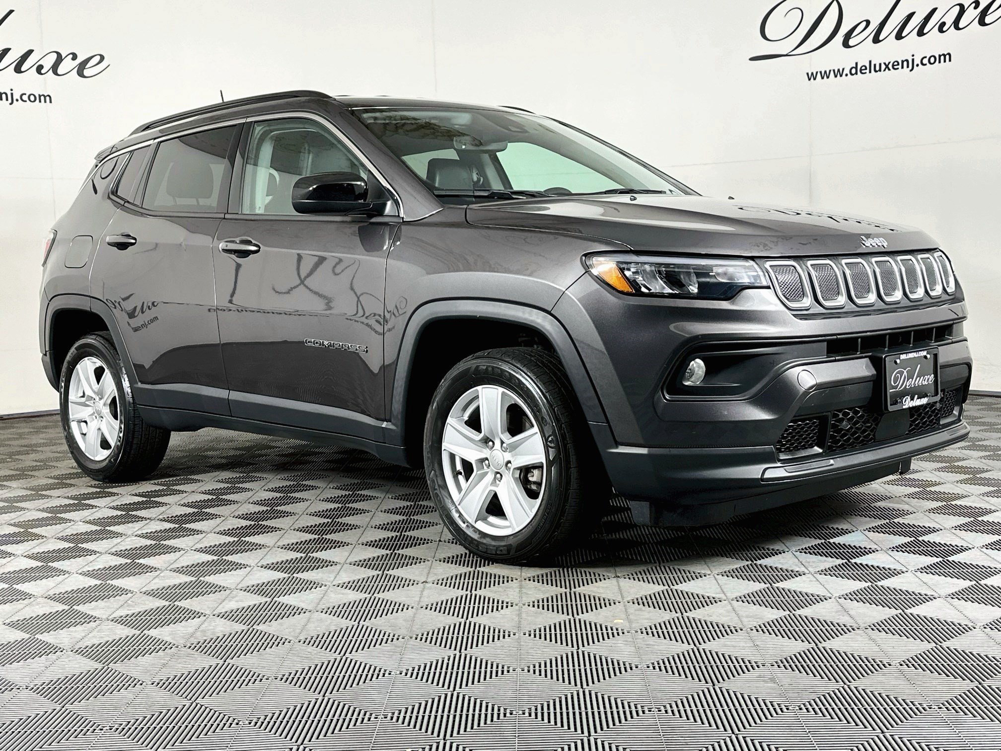 Used 2022 Jeep Compass Latitude w/ Convenience Group AWD/4WD image 1