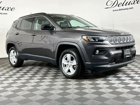 Used 2022 Jeep Compass Latitude w/ Convenience Group AWD/4WD image 1