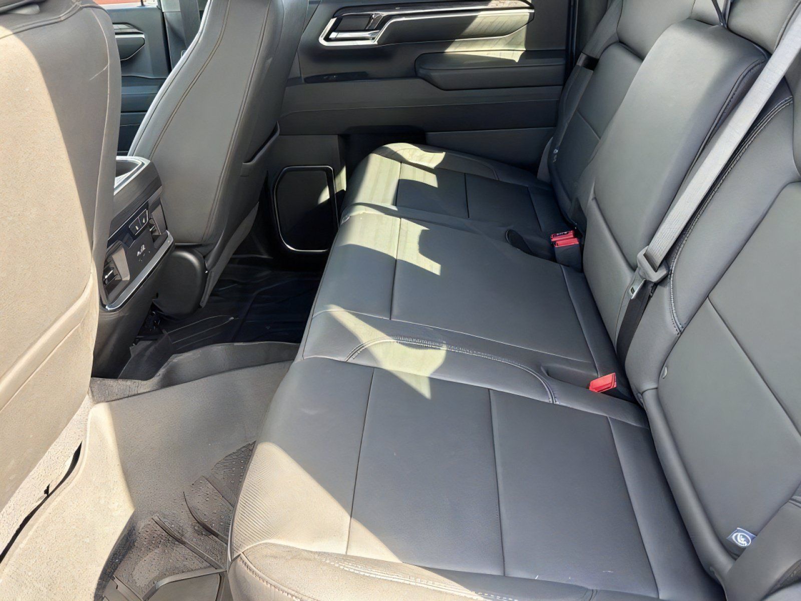 Used 2025 Chevrolet Silverado 2500 LTZ w/ LTZ Premium Package AWD/4WD image 28