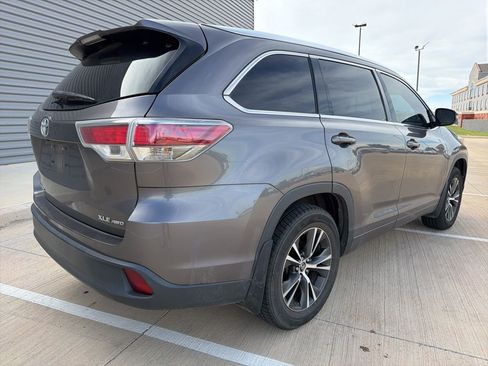 Used 2016 Toyota Highlander XLE AWD/4WD image 3