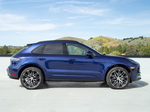 Certified 2026 Porsche Macan AWD/4WD image 6