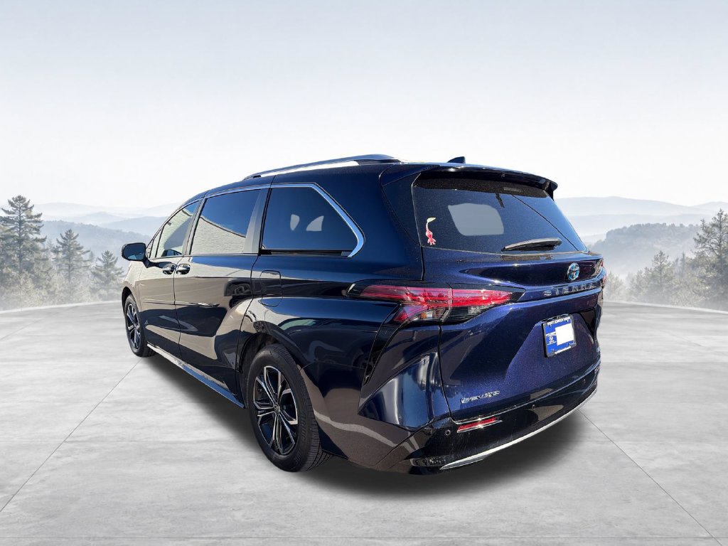Used 2025 Toyota Sienna Platinum AWD/4WD image 5