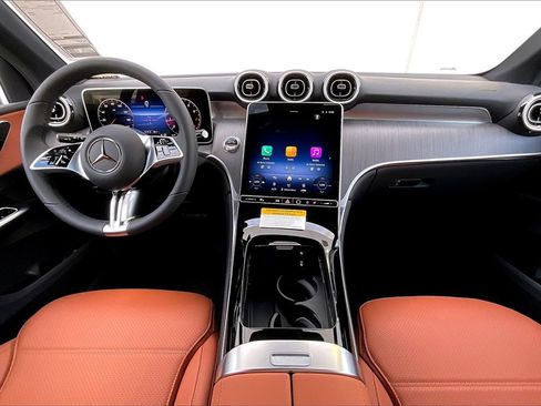 Certified 2026 Mercedes-Benz GLC 300 image 5