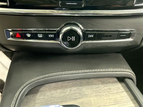Used 2024 Volvo V90 B6 Cross Country Ultimate image 17