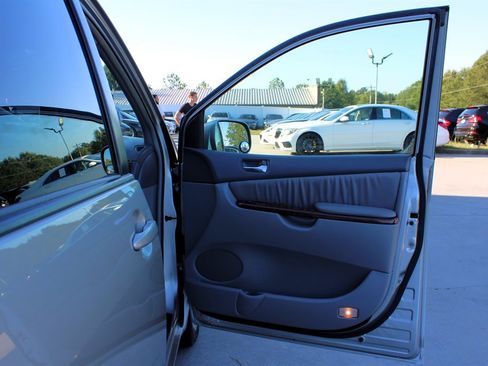 Used 2005 Toyota Sienna XLE image 24