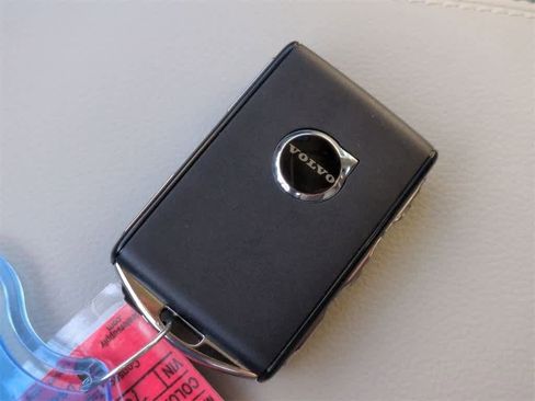 New 2026 Volvo XC40 B5 Plus w/ Protection Package Premier image 27