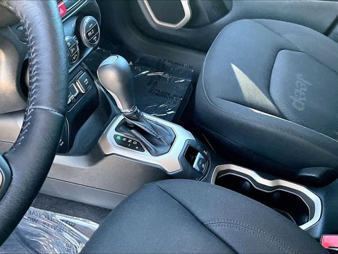 Used 2015 Jeep Renegade Latitude w/ Popular Equipment Group AWD/4WD image 17