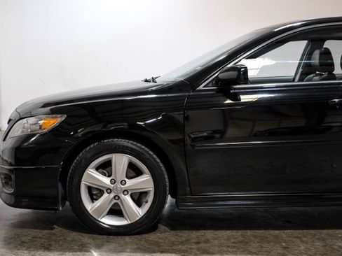 Used 2010 Toyota Camry SE FWD image 13