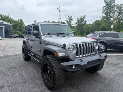 Used 2018 Jeep Wrangler Unlimited Sport S AWD/4WD image 3