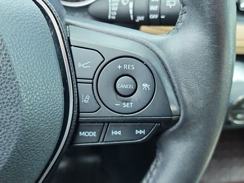 Used 2019 Toyota RAV4 Limited image 20