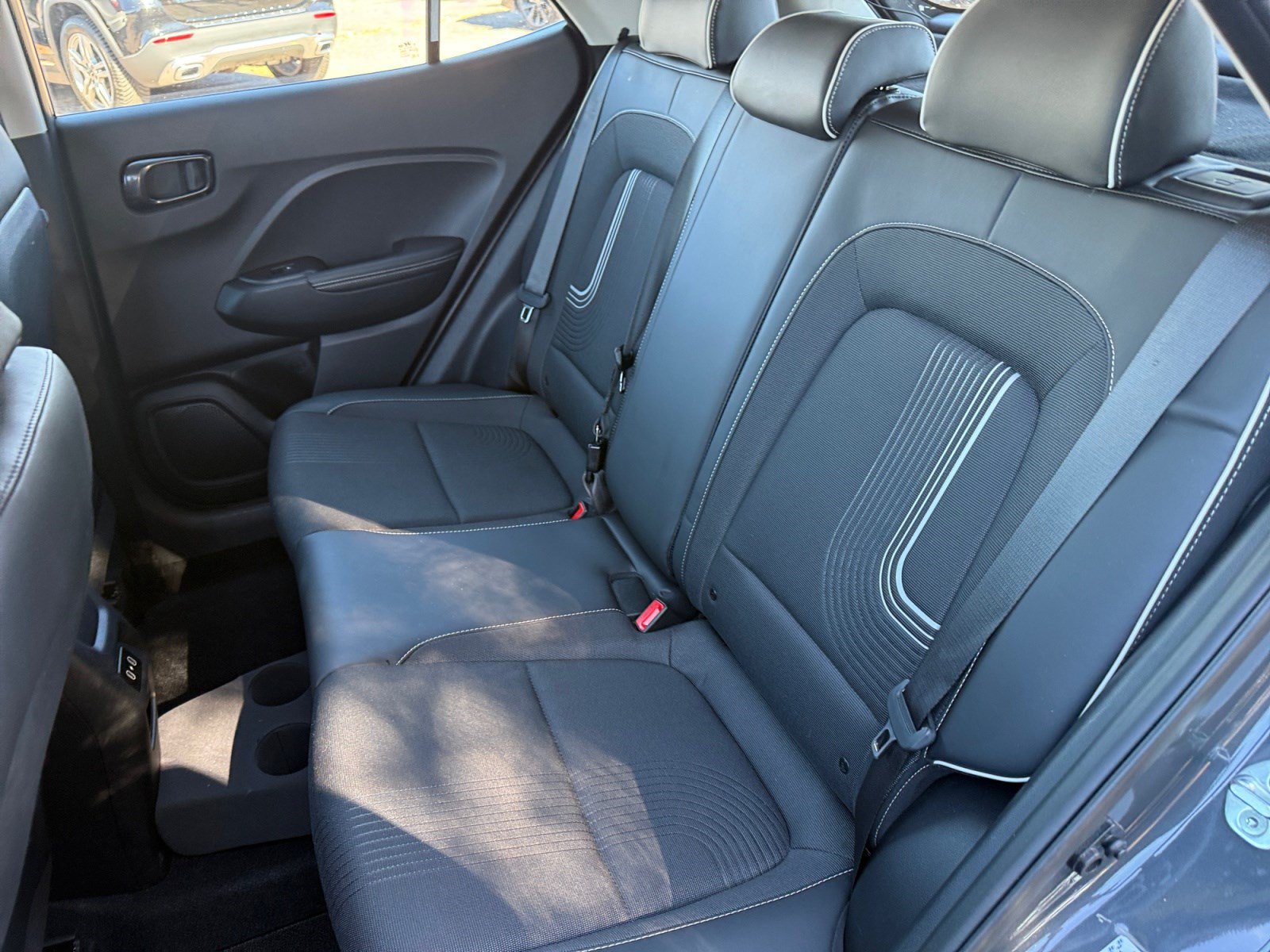 Used 2024 Hyundai Venue Limited FWD image 17