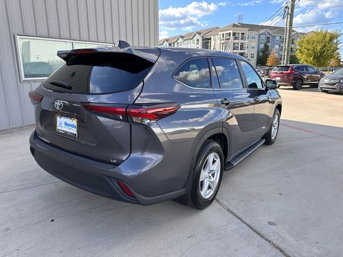 Used 2024 Toyota Highlander LE image 8