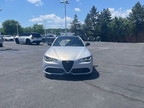 Used 2024 Alfa Romeo Giulia RWD image 2