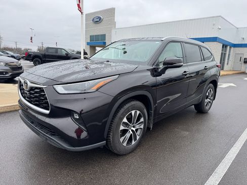 Used 2022 Toyota Highlander XLE image 4