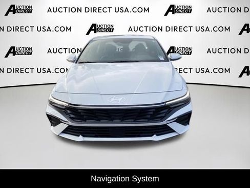 Used 2025 Hyundai Elantra Limited FWD image 2