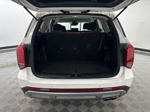 Used 2025 Hyundai Palisade SE FWD image 19