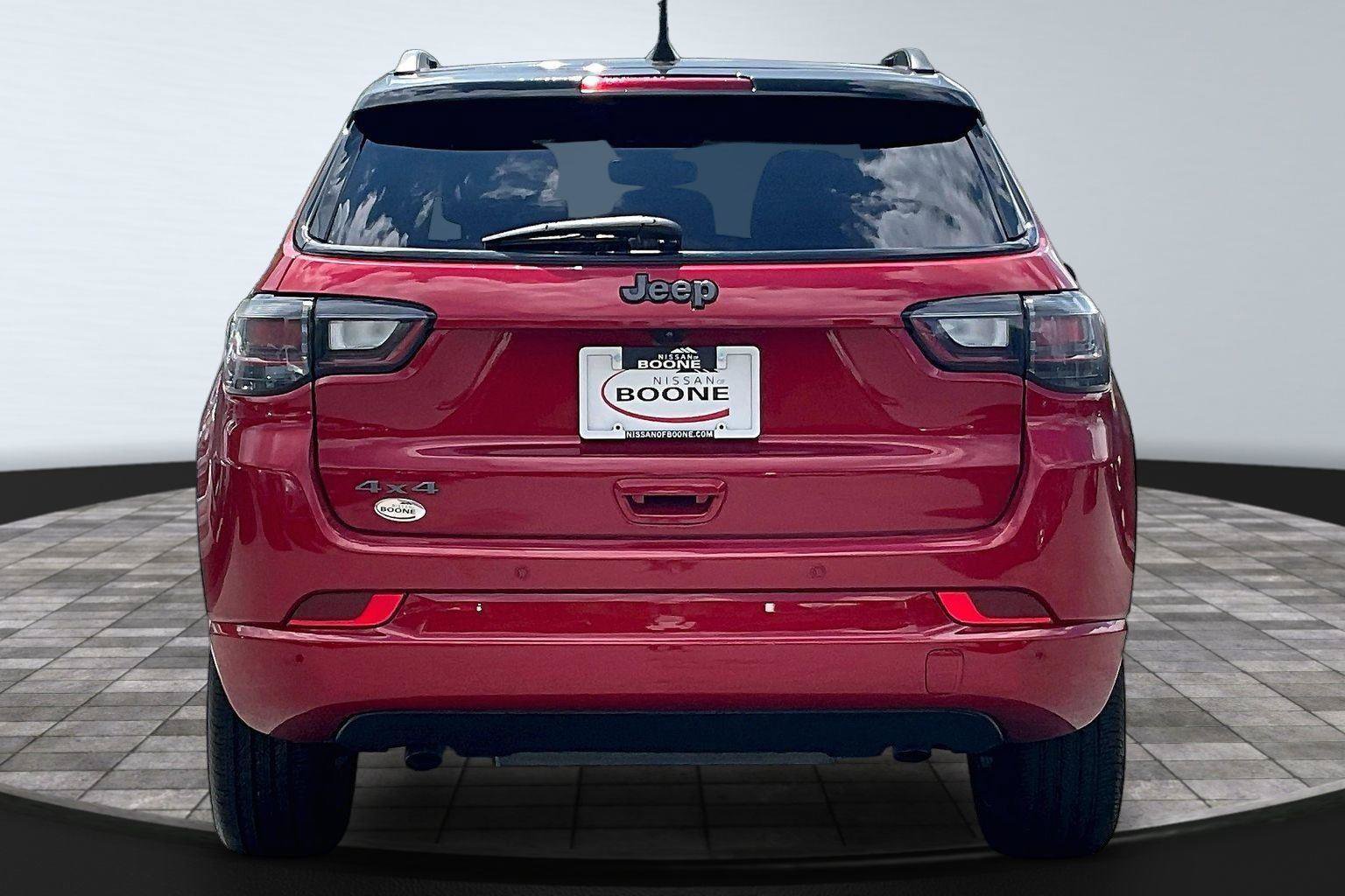 Used 2024 Jeep Compass Limited w/ Driver Assist Group I AWD/4WD image 4