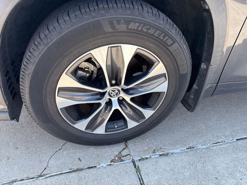 Used 2020 Toyota Highlander XLE image 7