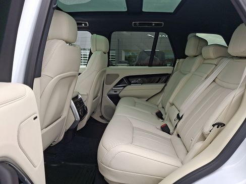 Used 2025 Land Rover Range Rover SE AWD/4WD image 10