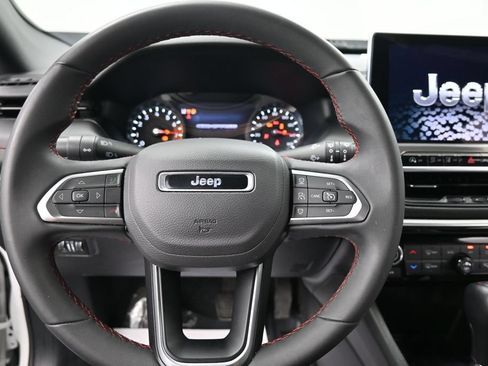 Used 2025 Jeep Compass Trailhawk AWD/4WD image 30