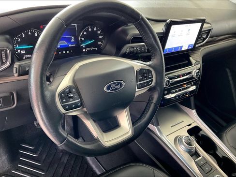 Used 2021 Ford Explorer Limited w/ Equipment Group 301A AWD/4WD image 17