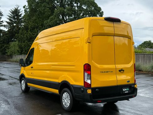 Used 2023 Ford Transit 250 148 High Roof w/ Load Area Protection Package RWD image 4