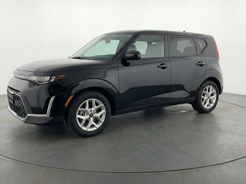 Used 2025 Kia Soul LX w/ LX Technology Package FWD image 3