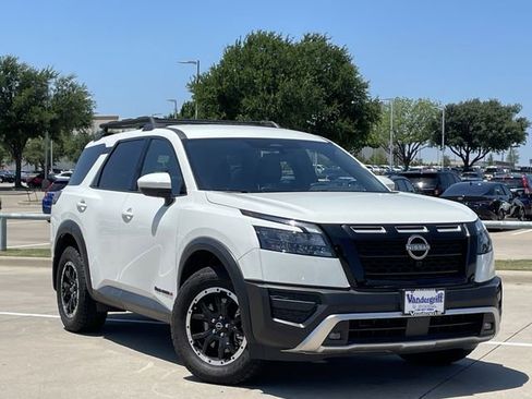 Used 2025 Nissan Pathfinder Rock Creek AWD/4WD image 2