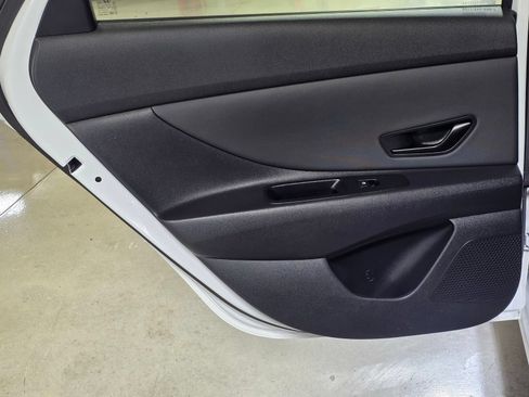 Certified 2025 Hyundai Elantra Sport FWD image 13