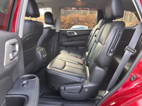 Used 2019 Nissan Pathfinder SL image 16