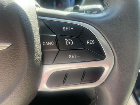 Used 2017 Chrysler Pacifica Touring-L w/ 13 Speaker Alpine Sound Group FWD image 20