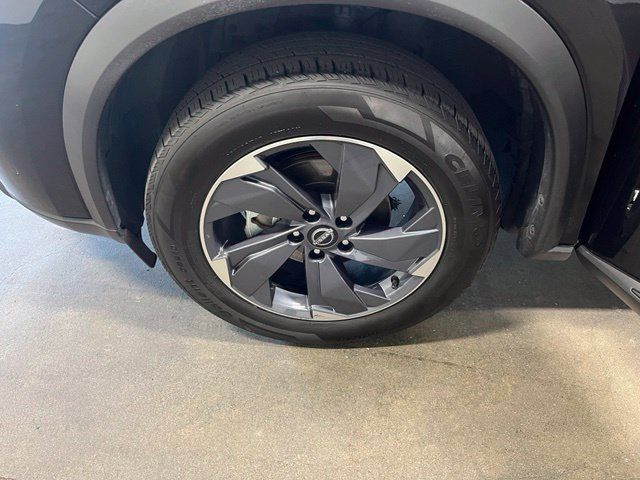 Used 2025 Nissan Rogue SV FWD image 31