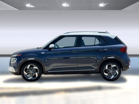 Used 2022 Hyundai Venue Limited FWD image 2
