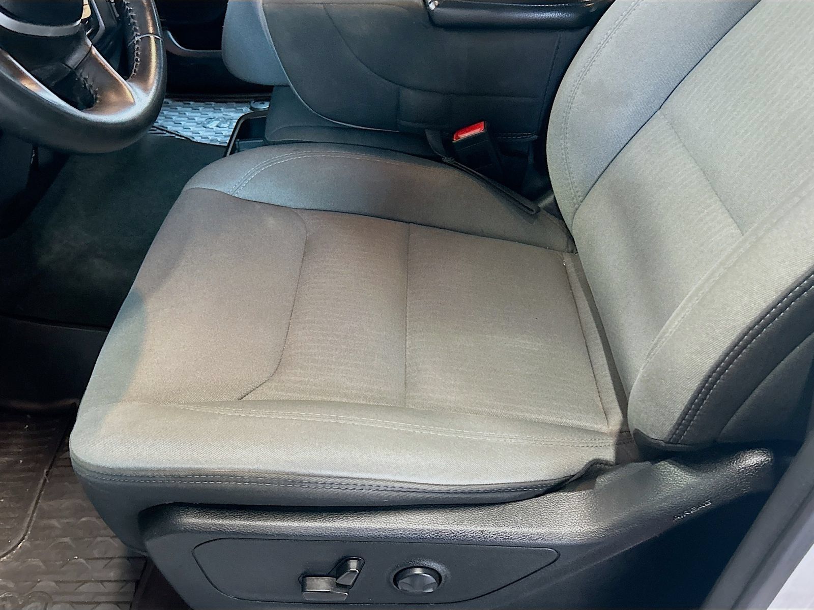 Used 2022 RAM 1500 Big Horn AWD/4WD image 18