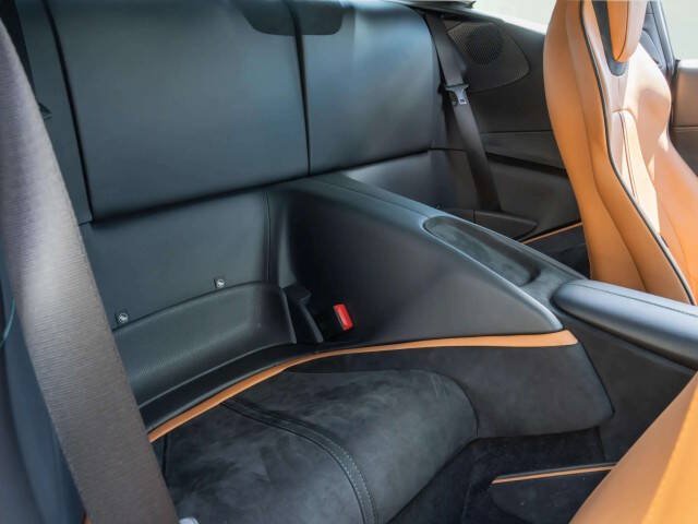 Used 2023 Ferrari Roma RWD image 19