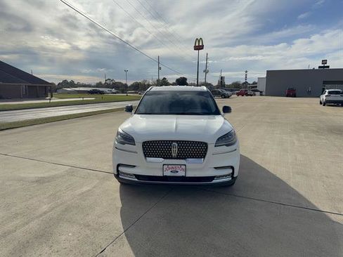 Used 2020 Lincoln Aviator Reserve w/ Class IV Trailer Tow Package image 3