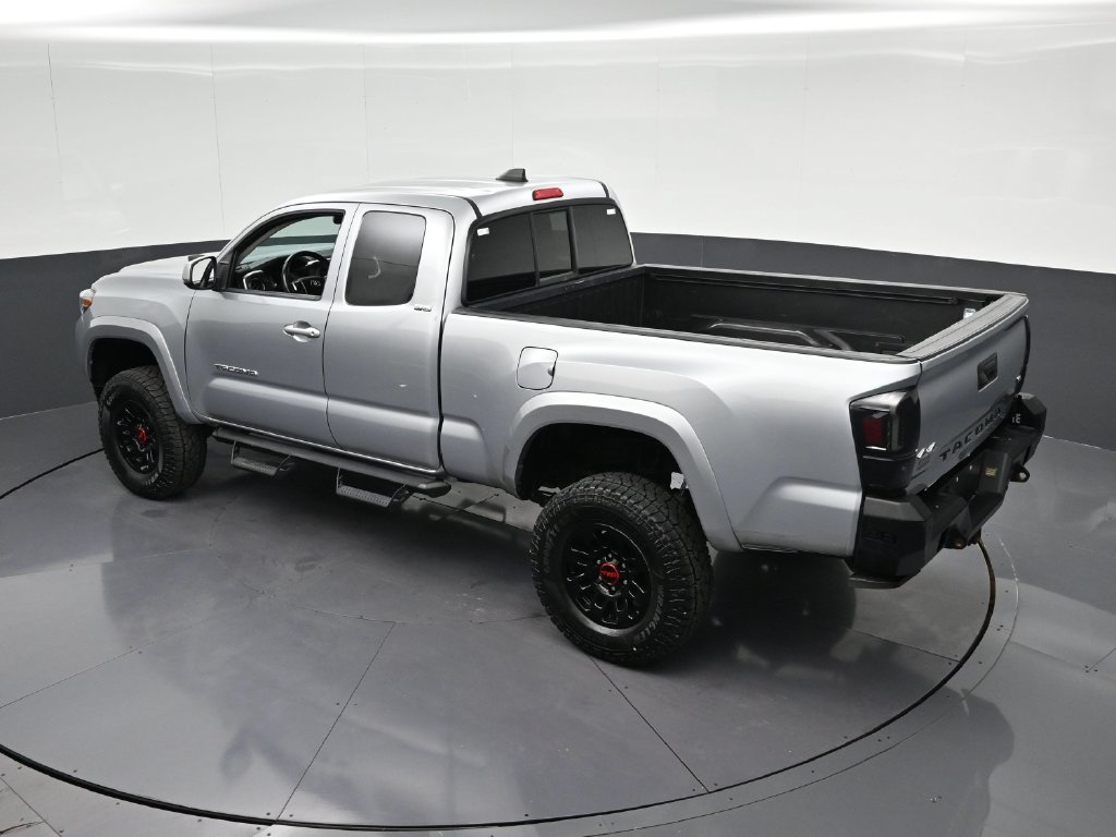 Used 2022 Toyota Tacoma SR5 AWD/4WD image 16