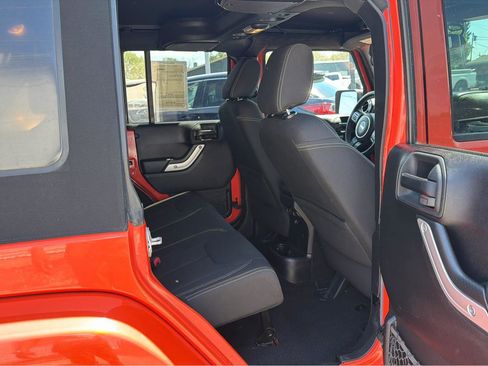 Used 2015 Jeep Wrangler Unlimited Sahara w/ Connectivity Group AWD/4WD image 19