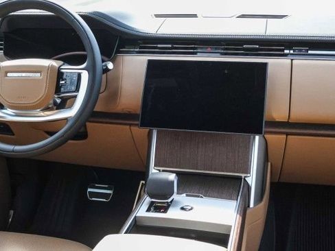New 2025 Land Rover Range Rover Long Wheelbase SE image 15